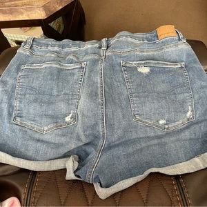 Curvy American Eagle 18 Shortie